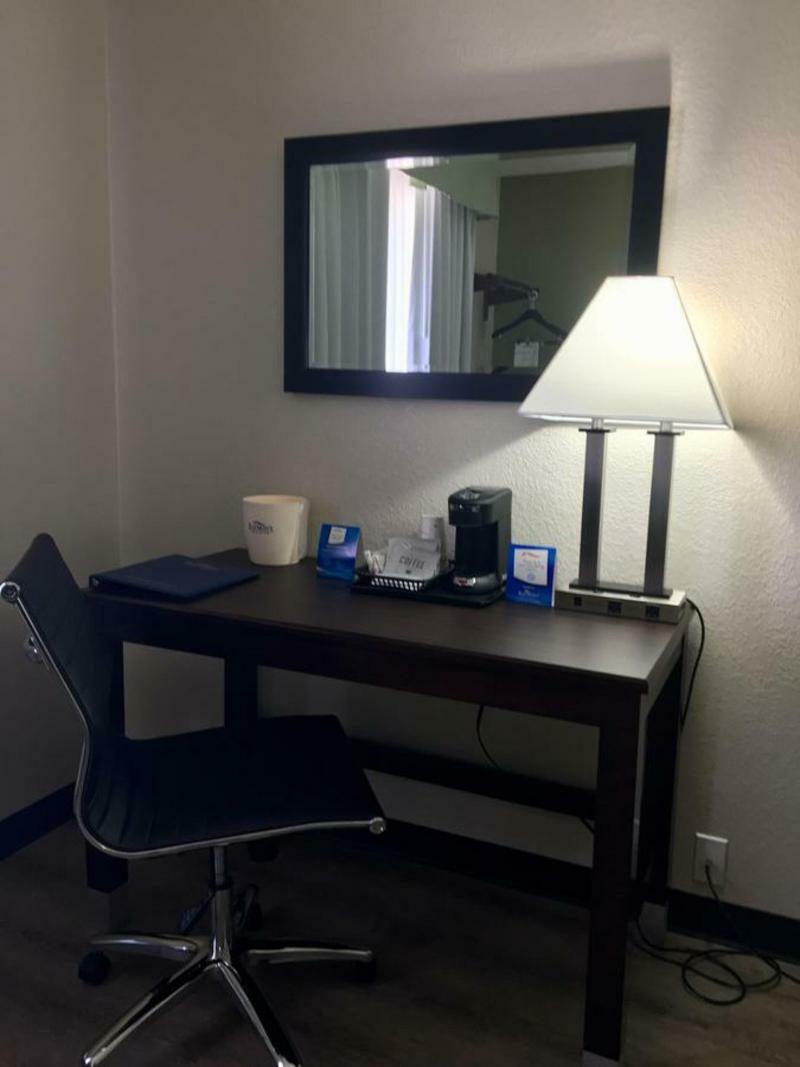 Baymont By Wyndham Phoenix I-10 Near 51St Ave Eksteriør billede